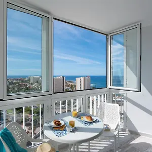 central-2-bedroom-apartment-in-playa-las-americas.in-canary-islands.com/